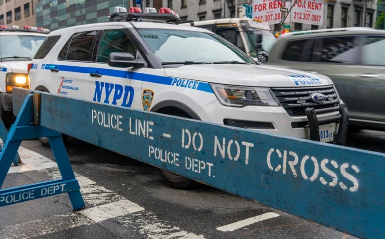 Μαχαίρωσε μέχρι θανάτου τα παιδιά του, έκοψε το λαιμό της συζύγου και μετά αυτοκτόνησε – Τούς βρήκαν συγγενείς στο σπίτι