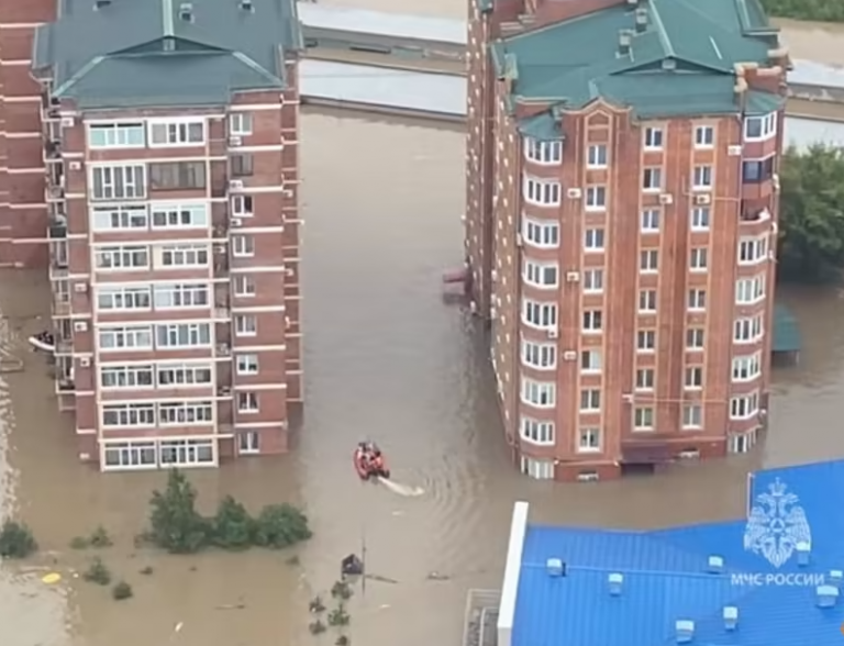 Χιλιάδες σπίτια πλημμύρισαν στη ρωσική Άπω Ανατολή λόγω του τυφώνα Χανούν