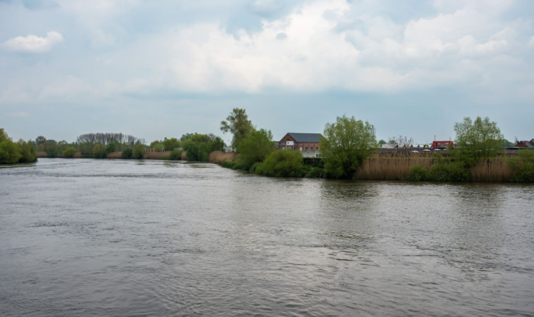 Βέλγιο: Ναυάγιο φορτηγίδας σε ποταμό – Αγνοείται ο καπετάνιος