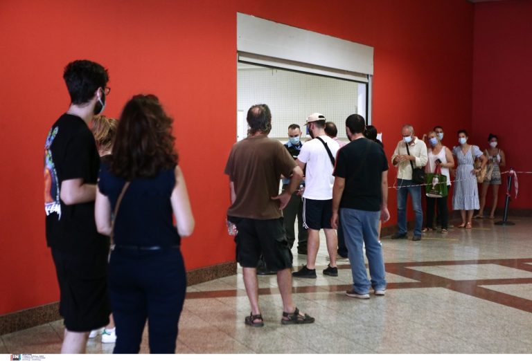 Άρχισαν τα όργανα για την… πανδημία στην Ελλάδα: «Να απομονώνονται για 4 μέρες οι νέοι»