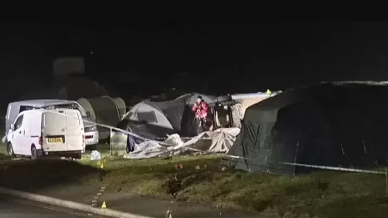 Σοκαριστικό τροχαίο σε κάμπινγκ: Αυτοκίνητο καταπλάκωσε σκηνή με μωρό – Τραυματίστηκαν εννέα άτομα