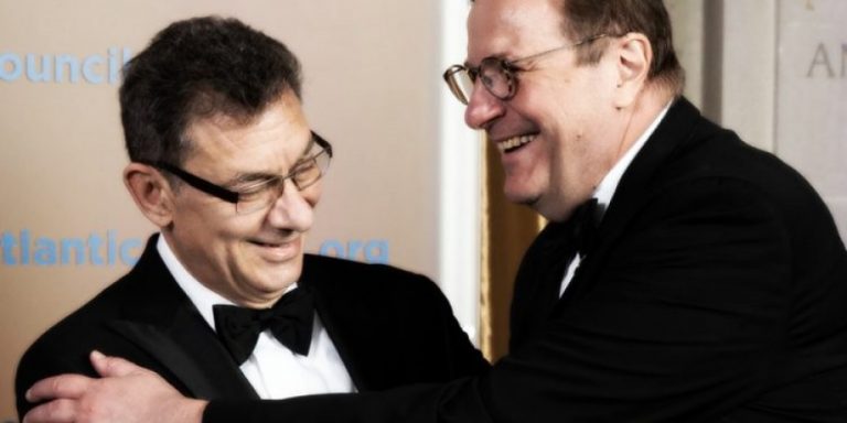 Εξωφρενική απάτη από Pfizer: Αντί «placebo» χορήγησε στην ομάδα ελέγχου της κλινικής δοκιμής, το… «εμβόλιο» της Moderna