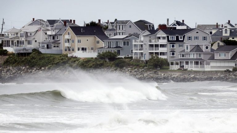 Η καταιγίδα Λι πλήττει τον Καναδά: Αναφορές για έναν νεκρό