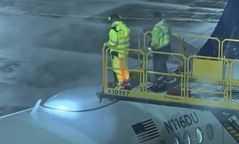 ΗΠΑ: Τρόμος σε πτήση – Αεροπλάνο χτυπήθηκε από κεραυνό