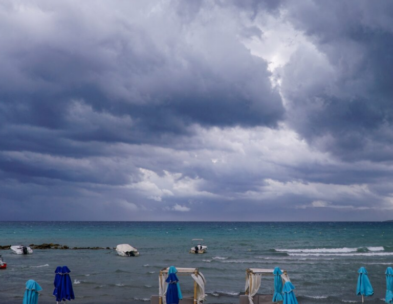 Μeteo: Ερχεται κακοκαιρία σε όλη τη χώρα, μόνο στον Εβρο δεν θα βρέχει