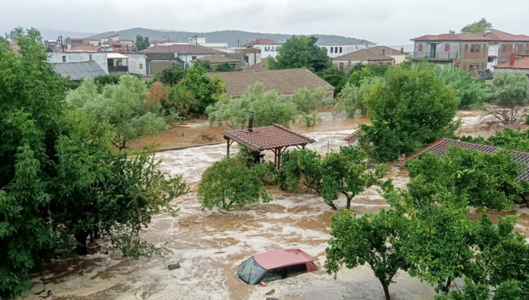 Τραγωδία στο Πήλιο – Αγνοείται νιόπαντρο ζευγάρι που παρασύρθηκε στη θάλασσα μαζί με το σπίτι όπου έμενε