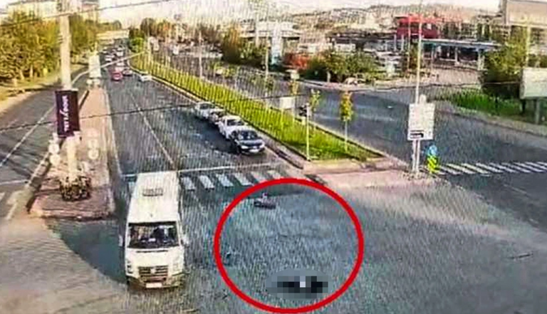 Τουρκία: Φρικτό τροχαίο – Σκοτώθηκε 17χρονος που χτυπήθηκε από αυτοκίνητο και λεωφορείο