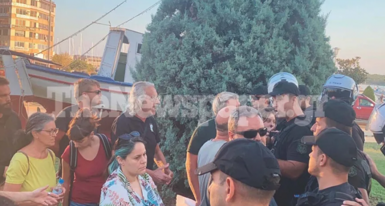 Κακοκαιρία «Daniel»: Επεισόδιο με αγανακτισμένους πολίτες έξω από το δημαρχείο Βόλου