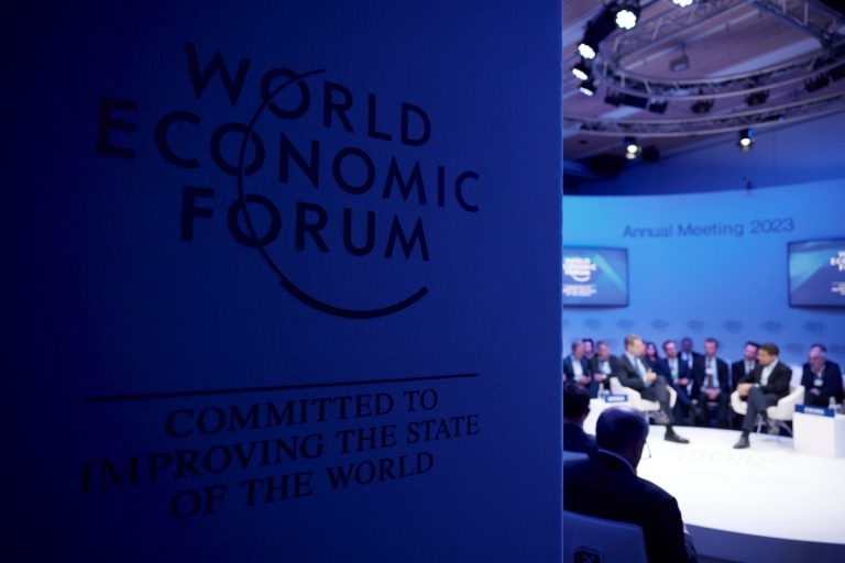 Τo WEF του Κλάους Σβαμπ προειδοποιεί για «γεγονότα-σοκ»! Τι ξέρουν;