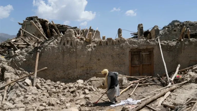 Μπαράζ φονικών σεισμών στο Αφγανιστάν