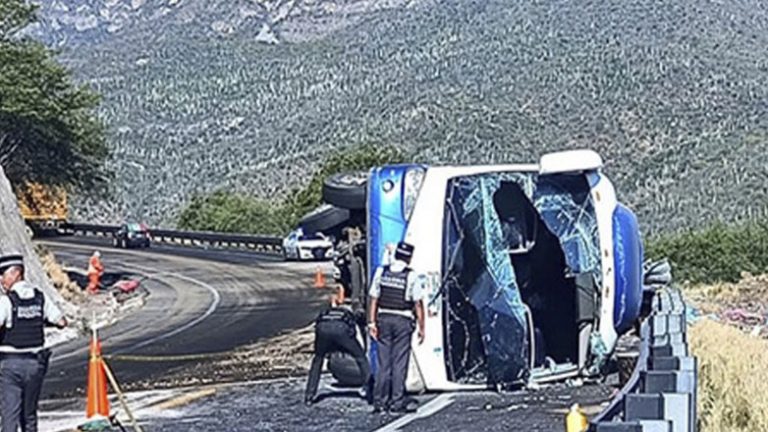 Τραγωδία στο Μεξικό: Τουλάχιστον 18 μετανάστες νεκροί ύστερα από ανατροπή λεωφορείου