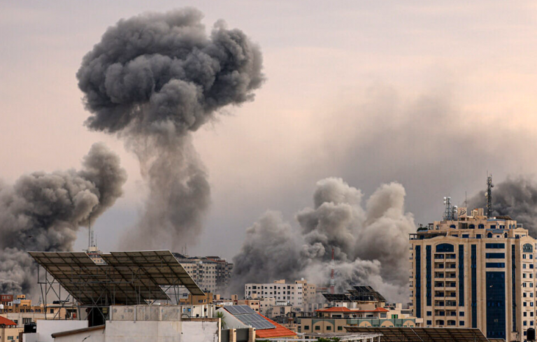 Αμερικανική ανάμειξη θα επιφέρει εμπλοκή Ιράν, Συρίας, Χεζμπολλά και όμορων δυνάμεων του Ιράκ. Το Ισραήλ λέει στους Παλαιστίνιους να φύγουν από Λωρίδα Γάζας προς Αίγυπτο.