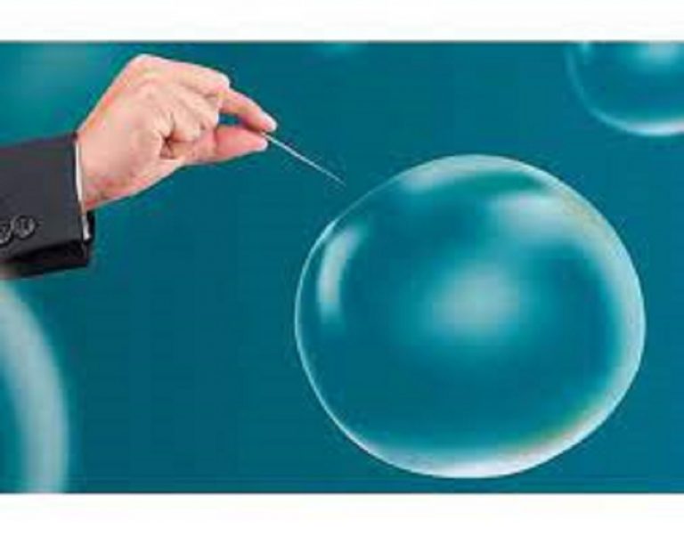 Πρόβλεψη σοκ: Αργά αλλά σταθερά η «φούσκα» των αγορών σκάει – Έρχεται κατάρρευση -50%