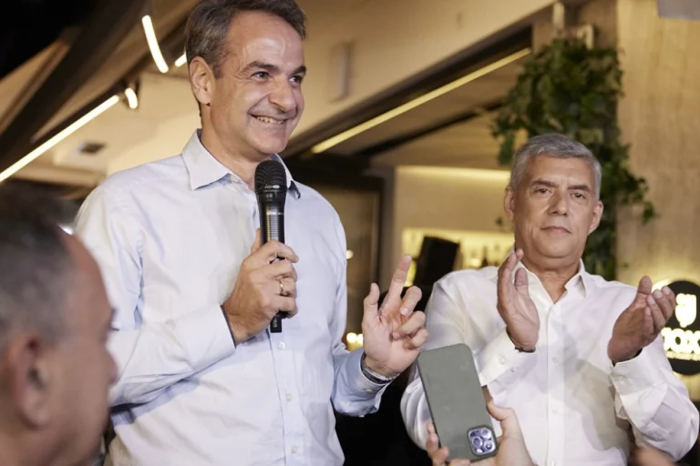 “Παγώνουν” οι έρευνες για το έγκλημα στα Τέμπη – Πάνε για συγκάλυψη Μητσοτάκης και Αγοραστός – Ούτε λέξη για το ξυλόλιο που εντοπίστηκε γύρω από τις γραμμές