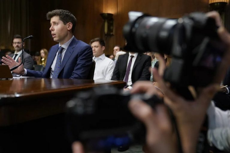 Ο Sam Altman προειδοποιεί ότι η AI μπορεί να μας σκοτώσει όλους. Αλλά εξακολουθεί να θέλει να τη χρησιμοποιούν όλοι