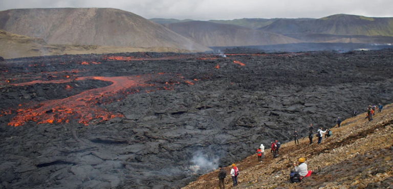 Ισλανδία: Εκκενώθηκε προληπτικά πόλη 4.000 κατοίκων υπό τον φόβο έκρηξης ηφαιστείου
