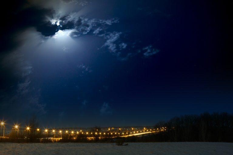Απόκοσμα λευκά φώτα πάνω από τη Μεσόγειο!! Πού οφείλονταν;