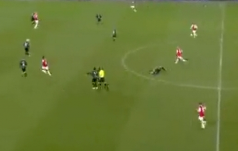 Κατέρρευσε στο γήπεδο παίκτης της Ναϊμέγκεν – Φλεγμονή σε καρδιακό μυ εντόπισαν οι γιατροί – Σκοτώνουν ανθρώπους σε όλο τον πλανήτη τα εμβόλια