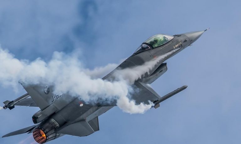 Έκτακτο: Αμερικανικό F-16 συνετρίβη στην “αγκαλιά” της Κίνας και της Βόρειας Κορέας