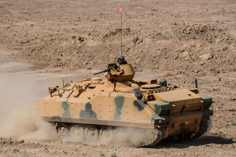 Η Τουρκία διεξάγει αεροπορικές επιδρομές στο βόρειο Ιράκ και τη Συρία μετά τον θάνατο 12 στρατιωτών