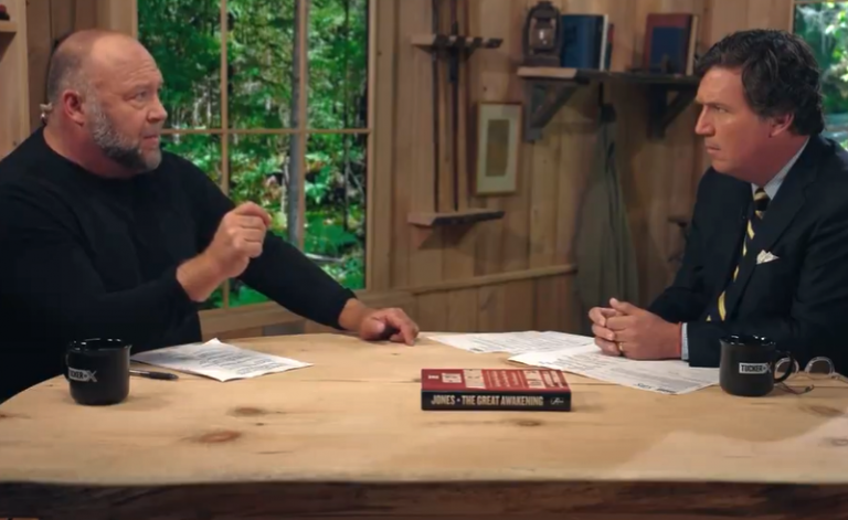 Ο Alex Jones αποκαλύπτει στην εκπομπή του Tucker Carlson τη «σχεδιασμένη από τη Νέα Παγκόσμια Τάξη παγκόσμια κατάρρευση»