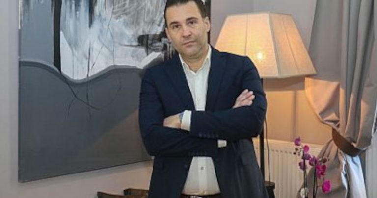 Πέθανε ο πλαστικός χειρουργός Νίκος Μπέσκος