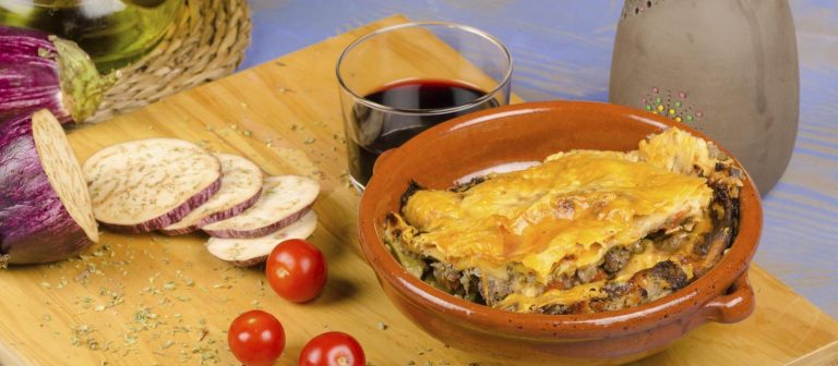 Επιθυμείτε να απολαύσετε την ελληνική γαστρονομία χωρίς τον χρονοβόρο κόπο του μαγειρέματος;