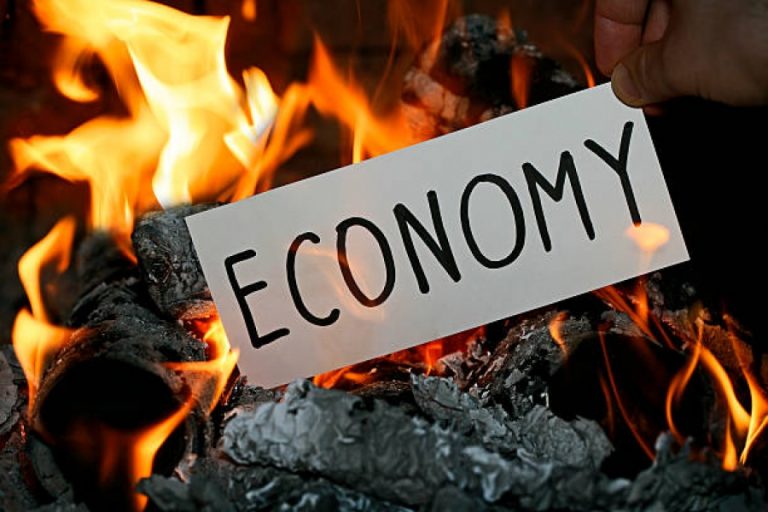 Προσεχώς ανάφλεξη στη μεγαλύτερη πυριτιδαποθήκη χρέους στον κόσμο – Οι όμορφες οικονομίες όμορφα καίγονται…