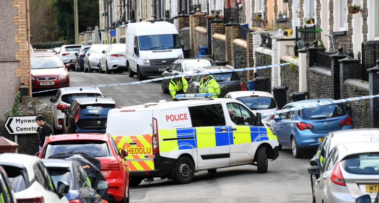 Νότια Ουαλία:Μια έγκυος γυναίκα μαχαιρώθηκ από άνδρα σε δημόσιο δρόμο.