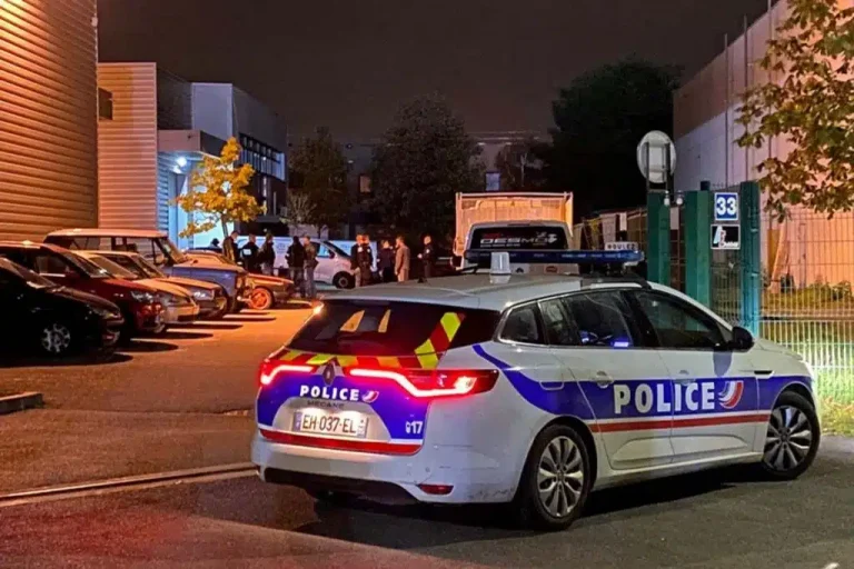 Παρίσι: Τρομοκρατική επίθεση με νεκρό – Ο δράστης κρατούσε σφυρί και φώναζε «Αλλάχου Ακμπάρ»