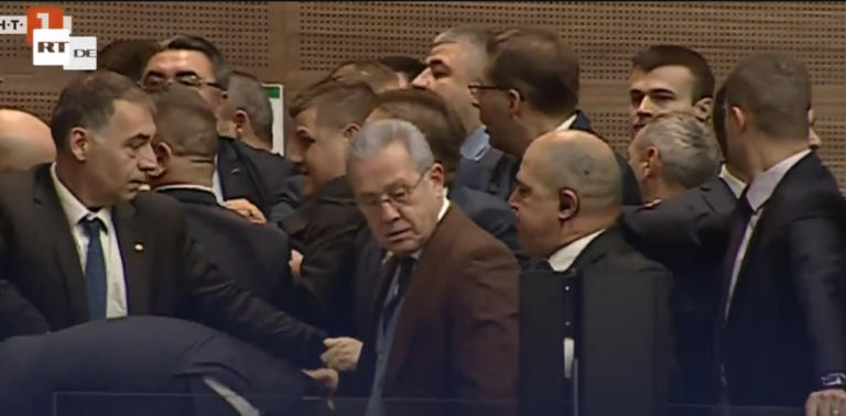 Κραυγές από Βουλγαρία! Χαμός μέσα στην Βουλή για την Ρωσία – Πιάστηκαν στα χέρια