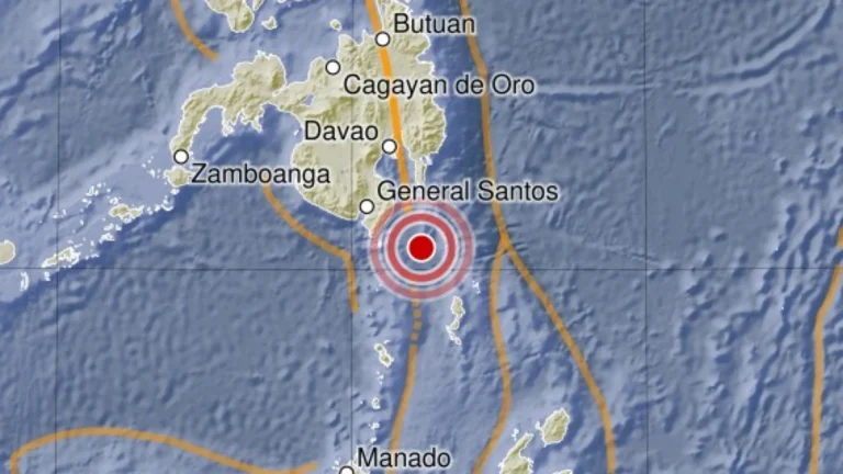 Φιλιππίνες: Συγκλονιστικές εικόνες από τον σεισμό των 7,6 Ρίχτερ