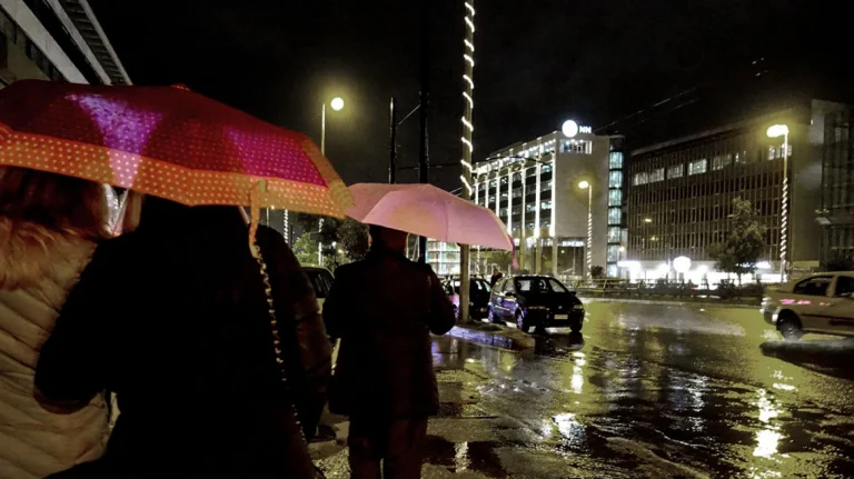 Καιρός: Βροχές και καταιγίδες τις επόμενες ώρες – Πού θα είναι έντονα τα φαινόμενα