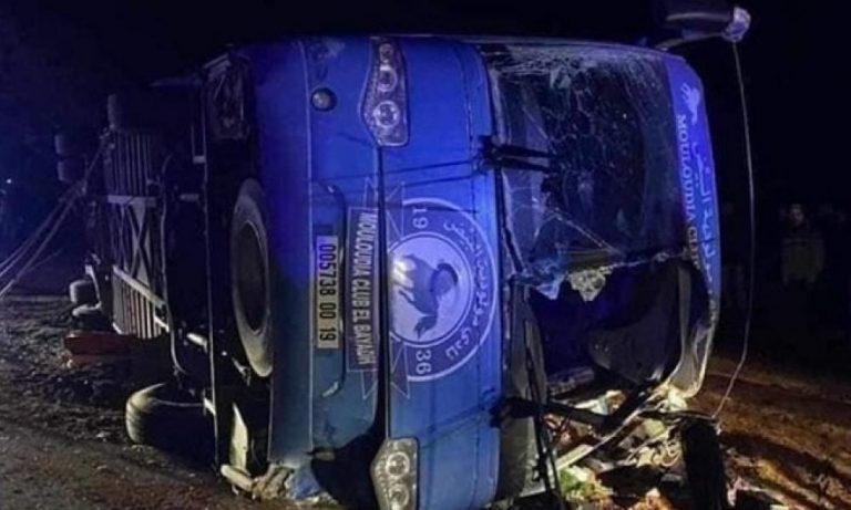 Νεκροί σε τροχαίο τερματοφύλακας και βοηθός προπονητή αλγερινής ομάδας – Ανετράπη το λεωφορείο της αποστολής