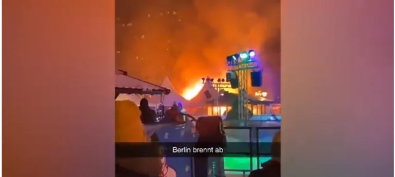 Βερολίνο: Τεράστια φωτιά ξέσπασε στη χριστουγεννιάτικη αγορά – Τραυματίστηκαν δύο άτομα