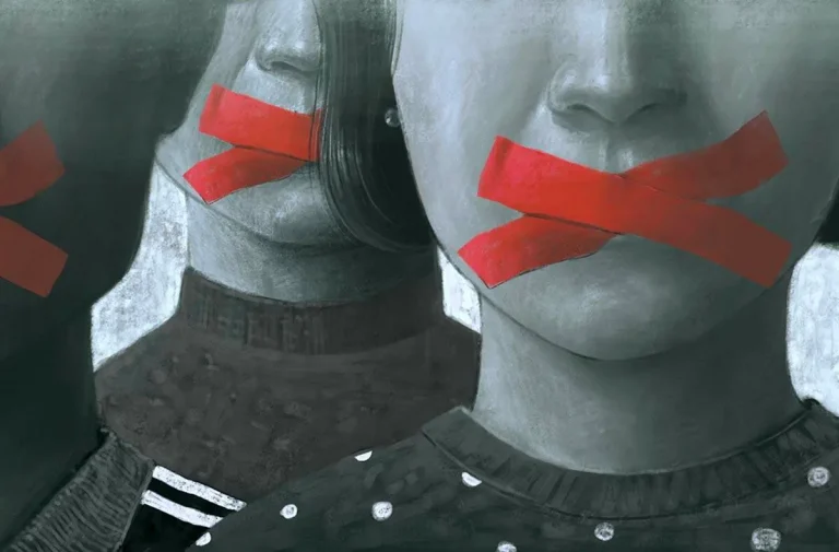 Βίντεο: Χιλιάδες Βρετανοί συλλαμβάνονται για πράγματα που δημοσίευσαν στα social media