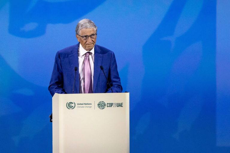ΥΠΕΡΒΟΜΒΑ Bill Gates: «Η AI θα σώσει την δημοκρατία και θα βοηθήσει στην παγκόσμια ειρήνη»