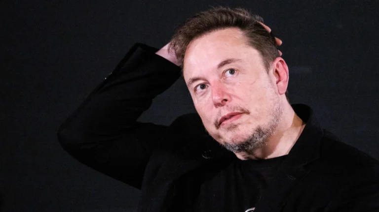 Έλον Μασκ για μετάναστες: «Σύντομα θα έρθουν για τα σπίτια σας»