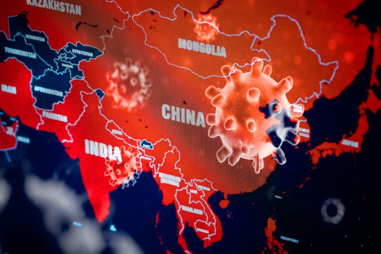 Κινέζοι επιστήμονες «δημιουργούν» μεταλλαγμένο στέλεχος COVID που επιτίθεται στον ΕΓΚΕΦΑΛΟ