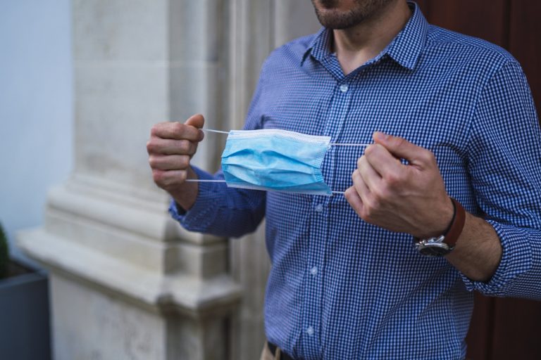 Σαρηγιάννης: Μάσκες στα παιδιά μέσα στο σχολικό