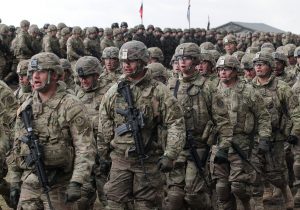 Στρατιώτες του ΝΑΤΟ στην Πολωνία σε τελετή υποδοχής