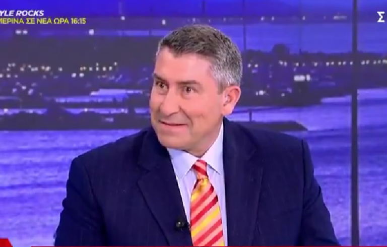 «Σήκωσε το μπράτσο, μαντού έχεις;;»: Τον πήραν στο ψηλό για τα εμβόλια