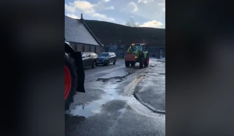 Στους δρόμους οι Ιταλοί και οι Σκωτσέζοι αγρότες