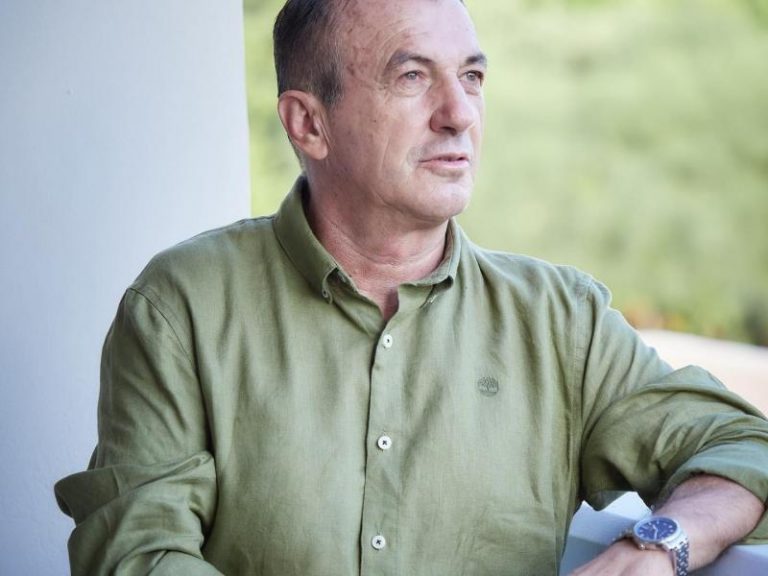 Έφυγε από τη ζωή ο εκπαιδευτικός Γιάννης Χριστόπουλος – Δύσκολες ώρες για τον Νίκο Ανδρουλάκη