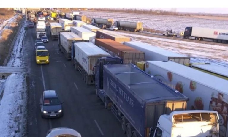 Οι αγρότες και οι οδηγοί φορτηγών ξεσηκώθηκαν και στην Ρουμανία! Μπλόκα στο Βουκουρέστι και στα σύνορα με Ουκρανία