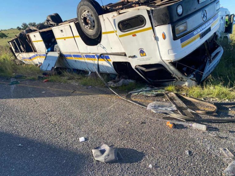 Έξι μαθήτριες σκοτώθηκαν, 48 τραυματίστηκαν σε τρομακτικό ατύχημα με λεωφορείο