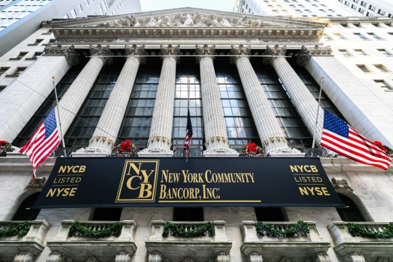 New York Community Bancorp> Πως ακόμα μία μικρή τράπεζα απειλεί να τινάξει ξανά στον αέρα το τραπεζικό σύστημα των ΗΠΑ
