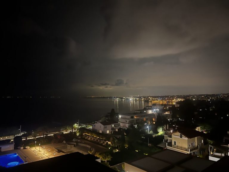 Mυστική συνάντηση σοκαρισμένων γυναικολόγων στην Αθήνα. Έκρηξη του ποσοστού πρόωρης εμμηνόπαυσης των κοριτσιών στις ηλικίες 25-35 ετών μετά τους εμβολιασμούς COVID-19