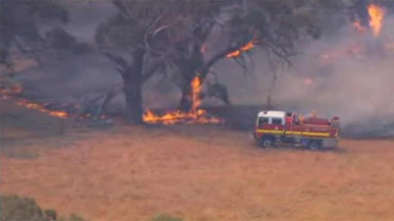 Αυστραλία: Εκτός ελέγχου τεράστια πυρκαγιά – Χιλιάδες άνθρωποι εγκαταλείπουν τις εστίες τους