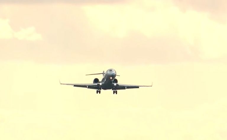 Πανικός σε πτήση: Σκουλήκια έπεφταν στα κεφάλια επιβατών